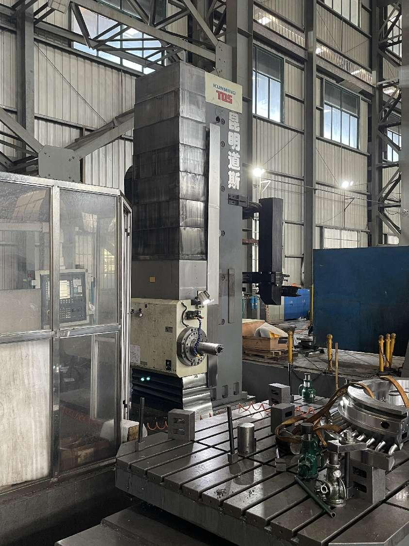 昆明道斯130数控镗铣床